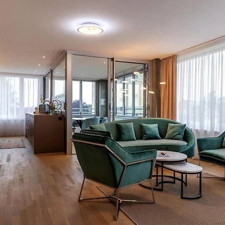 Prestigious Apt In Rhygarden Lägenhet Neuhausen Am Rheinfall Exteriör bild