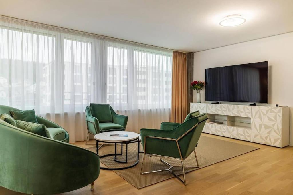 Prestigious Apt In Rhygarden Lägenhet Neuhausen Am Rheinfall Exteriör bild