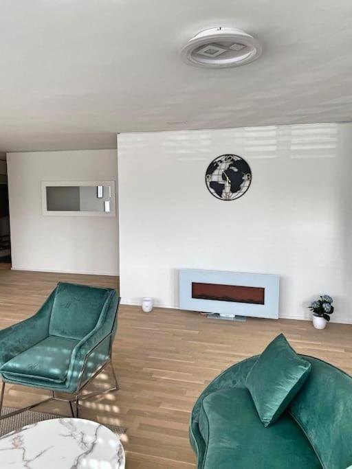 Prestigious Apt In Rhygarden Lägenhet Neuhausen Am Rheinfall Exteriör bild