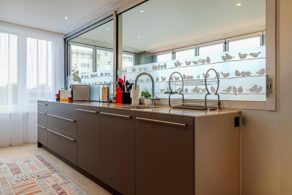 Prestigious Apt In Rhygarden Lägenhet Neuhausen Am Rheinfall Exteriör bild