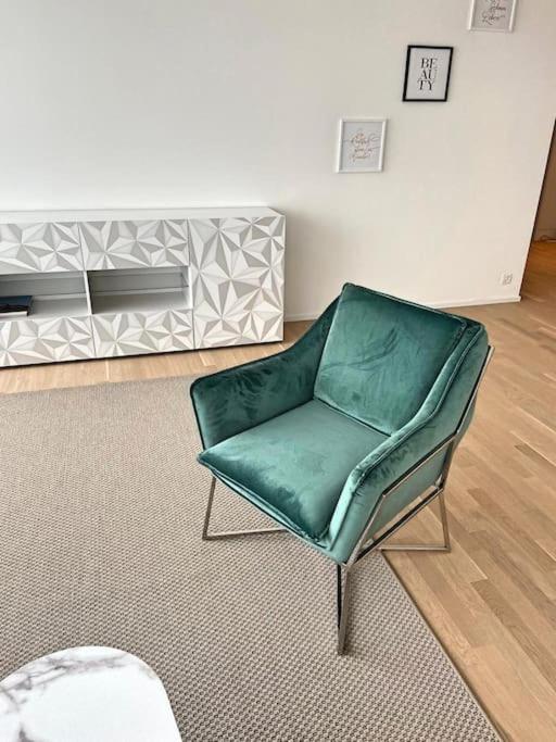 Prestigious Apt In Rhygarden Lägenhet Neuhausen Am Rheinfall Exteriör bild