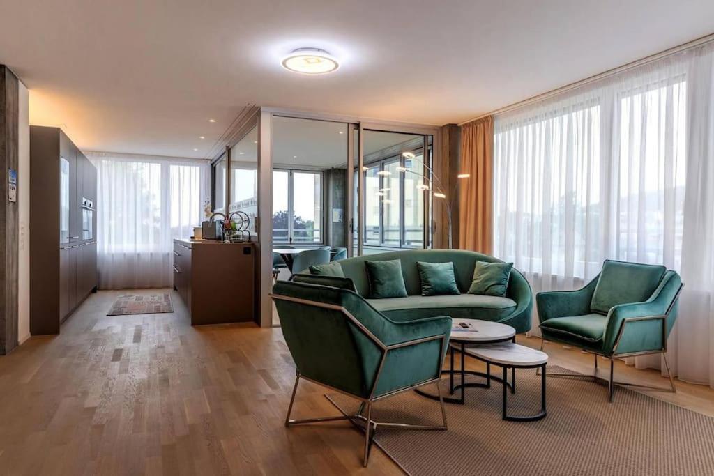 Prestigious Apt In Rhygarden Lägenhet Neuhausen Am Rheinfall Exteriör bild